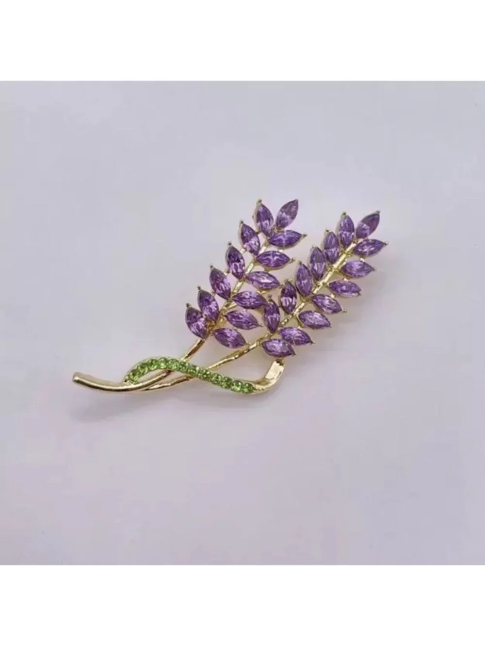 Lavender Brooch Q647